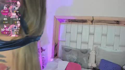 Snapshot of miavillalobos_ chatting on September 12, 12:12 pm Mia Villalobos online show from September 12, 12:12 pm