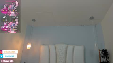 Snapshot of miavillalobos_ chatting on October 6, 12:00 pm Mia Villalobos online show from October 6, 12:00 pm
