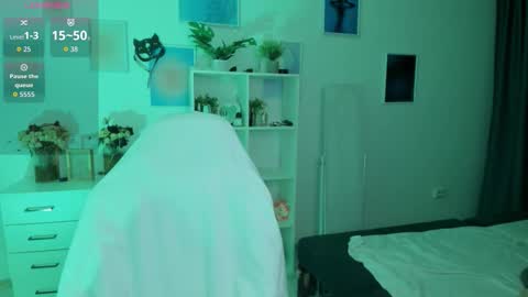 Snapshot of miavixxenn chatting on October 6, 3:23 am Mia online show from October 6, 3:23 am