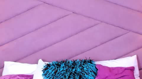 MiaWeiss online show from November 19, 9:15 pm