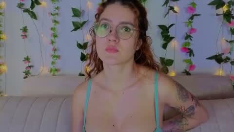 Snapshot of miawinxxx848 chatting on October 21, 9:30 pm Mia Winx online show from October 21, 9:30 pm