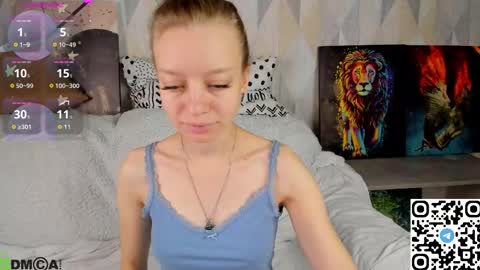 Snapshot of michelle_blond chatting on October 4, 8:31 am michelle_blond online show from October 4, 8:31 am