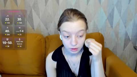 Snapshot of michelle_blond chatting on February 20, 7:23 am michelle_blond online show from February 20, 7:23 am