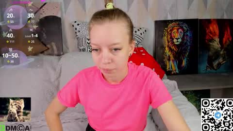 Snapshot of michelle_blond chatting on October 7, 8:52 am michelle_blond online show from October 7, 8:52 am