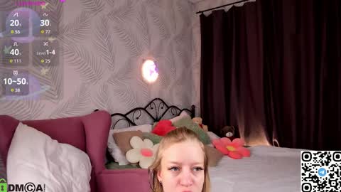 Snapshot of michelle_blond chatting on September 13, 8:55 am michelle_blond online show from September 13, 8:55 am