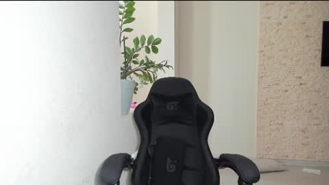 Michellee online show from July 14, 11:05 am