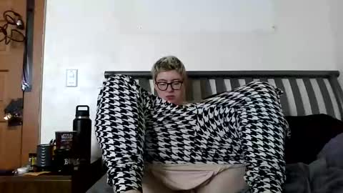 midnightmochi2 online show from May 25, 12:37 pm