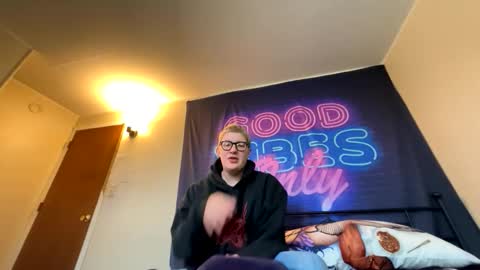 midnightmochi2 online show from April 24, 11:18 pm