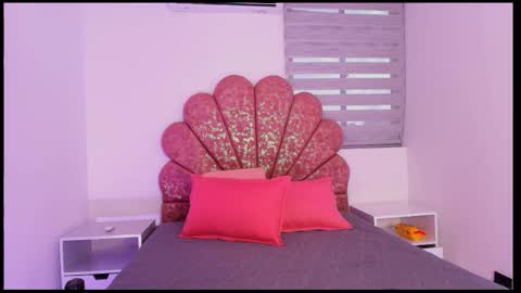 Mia  online show from November 5, 12:32 pm