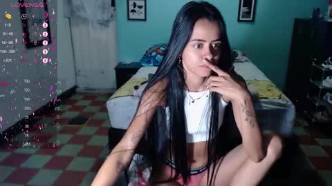 Snapshot of miia_jensen chatting on December 17, 3:28 am MIA online show from December 17, 3:28 am