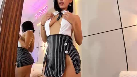 Snapshot of miia_parker_ chatting on October 20, 1:36 pm online show from October 20, 1:36 pm