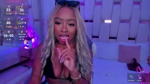 Miia Schwarz  online show from April 11, 9:18 pm