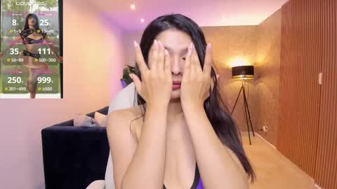 Mia online show from November 11, 11:07 am