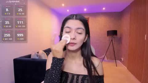 Mia online show from November 4, 11:15 am