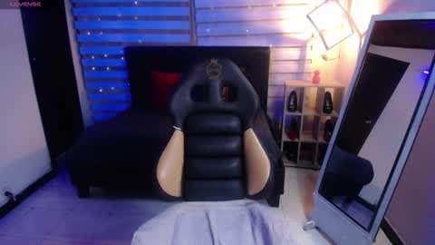 Snapshot of miiaa_evans1 chatting on October 18, 8:10 pm miiaa_evans1 online show from October 18, 8:10 pm