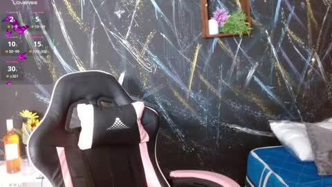 Mia  online show from February 26, 5:03 am