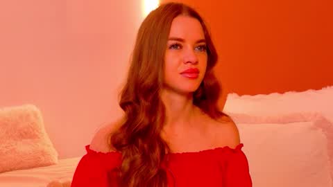 Amira online show from December 3, 6:05 am