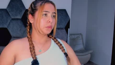Mikaela blondie bigass online show from May 1, 11:19 pm