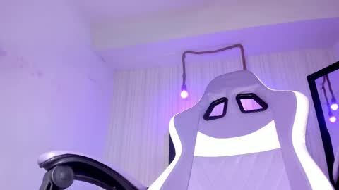 Snapshot of miku_katsuragi chatting on October 4, 5:57 am miku katsuragi online show from October 4, 5:57 am