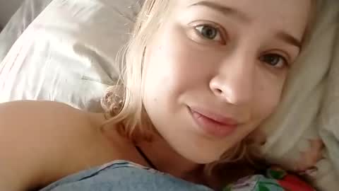 Snapshot of mila_420 chatting on September 18, 9:19 am Mila 420 online show from September 18, 9:19 am