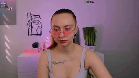 Snapshot of mila_glow chatting on September 17, 9:18 am mila_glow online show from September 17, 9:18 am