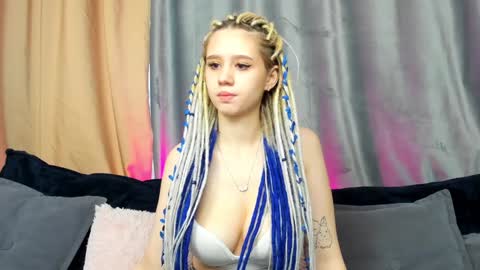 Snapshot of mila_kinor chatting on December 20, 9:00 am mila_kinor online show from December 20, 9:00 am