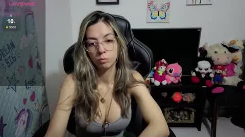 Snapshot of milacoxx8819 chatting on September 22, 1:04 am milacoxx8819 online show from September 22, 1:04 am