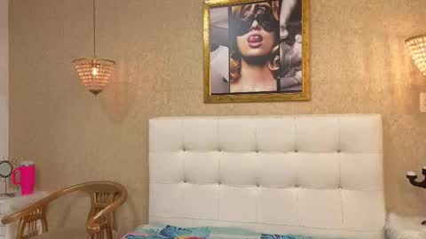 miladiosa online show from March 3, 12:11 pm