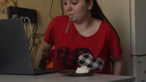 milamisss online show from April 25, 1:41 pm