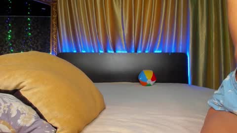 Snapshot of milana_crystal_ chatting on September 11, 7:09 am Milana online show from September 11, 7:09 am