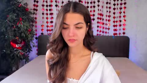 Snapshot of milana_crystal_ chatting on February 20, 8:17 am Milana online show from February 20, 8:17 am