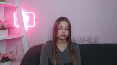 milanaangelas online show from November 25, 9:04 pm