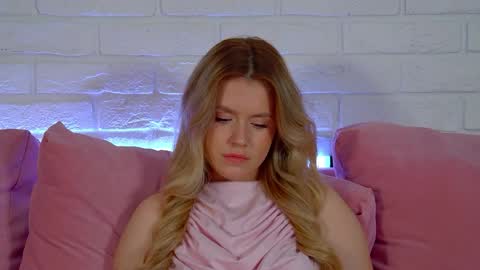 MilanaBalmain online show from April 11, 7:45 am