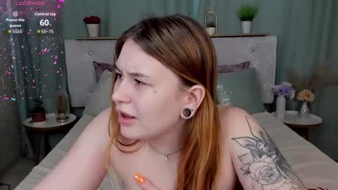 milanaxhoney online show from March 2, 7:15 am