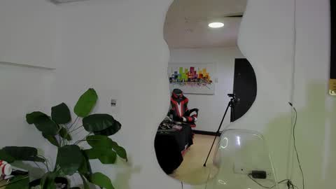 milanx2 online show from October 5, 8:47 pm