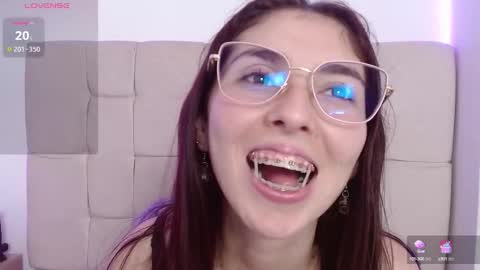 Snapshot of mildrecute chatting on December 10, 10:26 pm Ana online show from December 10, 10:26 pm