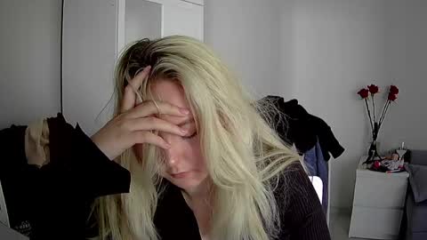 Milena new nonude shy blonde natural online show from April 27, 1:41 pm