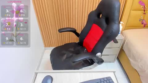 MILEY online show from November 6, 8:04 pm