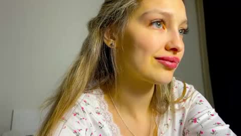 mileyy_cute online show from February 26, 10:53 pm