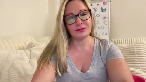 MIlf Goddess online show from September 15, 2:20 am