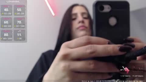 Snapshot of milker_amira chatting on March 11, 12:50 pm Amira online show from March 11, 12:50 pm