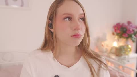 milky_0 online show from April 17, 7:16 pm