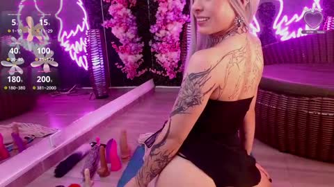 Snapshot of milla_davis chatting on September 30, 3:56 am MILLA online show from September 30, 3:56 am