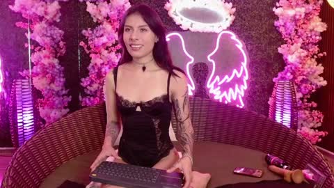 Snapshot of milla_davis chatting on December 5, 1:28 pm MILLA online show from December 5, 1:28 pm