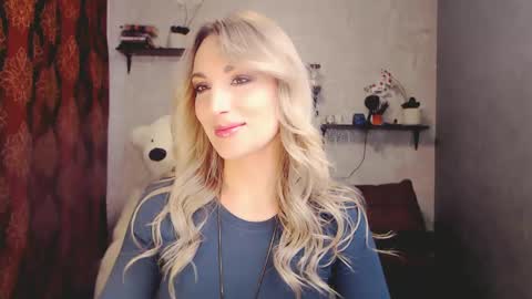 Snapshot of millaxqueen chatting on February 23, 8:55 am MillaXQueen online show from February 23, 8:55 am