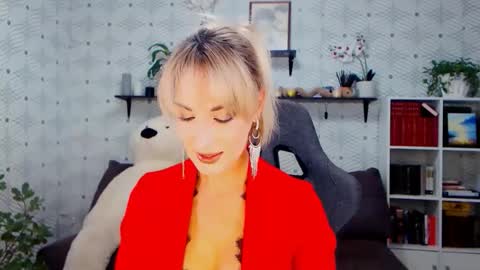 Snapshot of millaxqueen chatting on September 26, 11:19 am MillaXQueen online show from September 26, 11:19 am