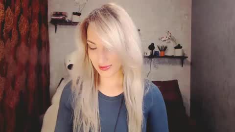 Snapshot of millaxqueen chatting on February 3, 12:57 pm MillaXQueen online show from February 3, 12:57 pm