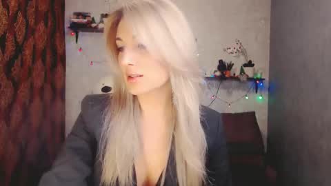 Snapshot of millaxqueen chatting on January 18, 10:28 am MillaXQueen online show from January 18, 10:28 am