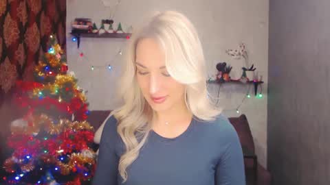 Snapshot of millaxqueen chatting on December 14, 3:25 pm MillaXQueen online show from December 14, 3:25 pm