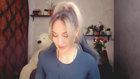 Snapshot of millaxqueen chatting on March 10, 9:56 am MillaXQueen online show from March 10, 9:56 am